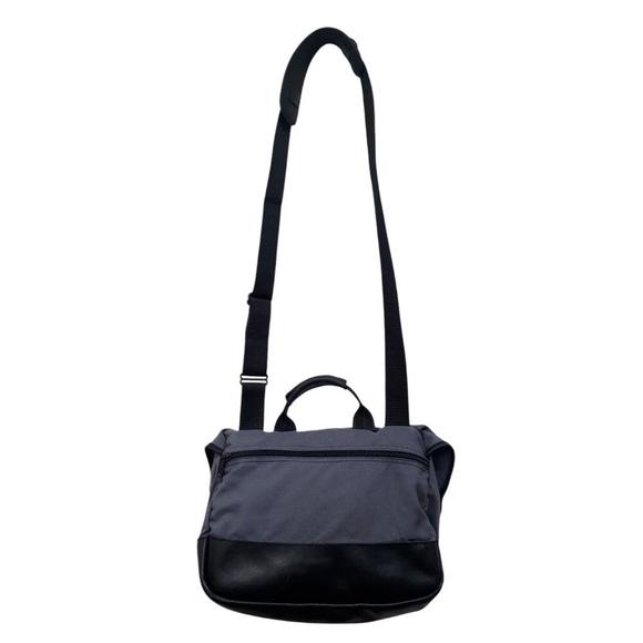 Vintage LL Bean Blue Leather Canvas Fishing Messenger Buckle Bag Leather Tag - Picture 4 of 16